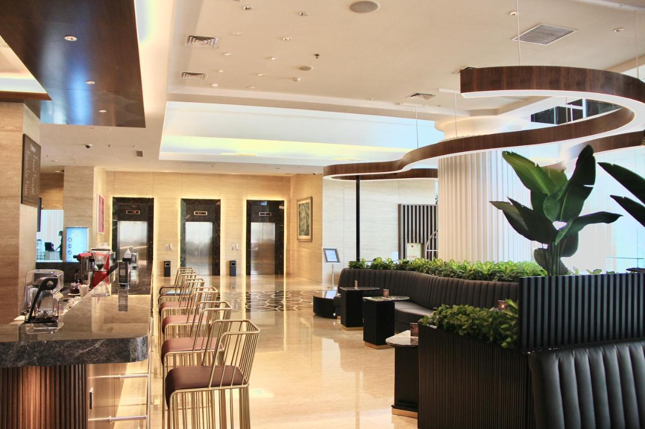 JS Luwansa Hotel&Convention Center Giacarta Esterno foto