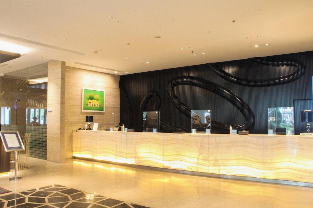 JS Luwansa Hotel&Convention Center Giacarta Esterno foto